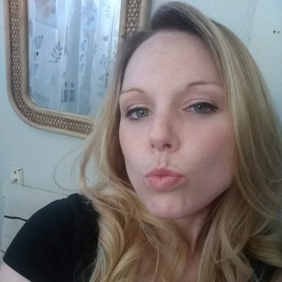 Meet your Posher, Ashley - Picture 1 of 1